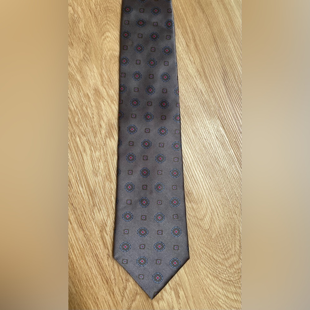 Vintage gray silk tie red blue design 100% silk Higbee’s made in Italy